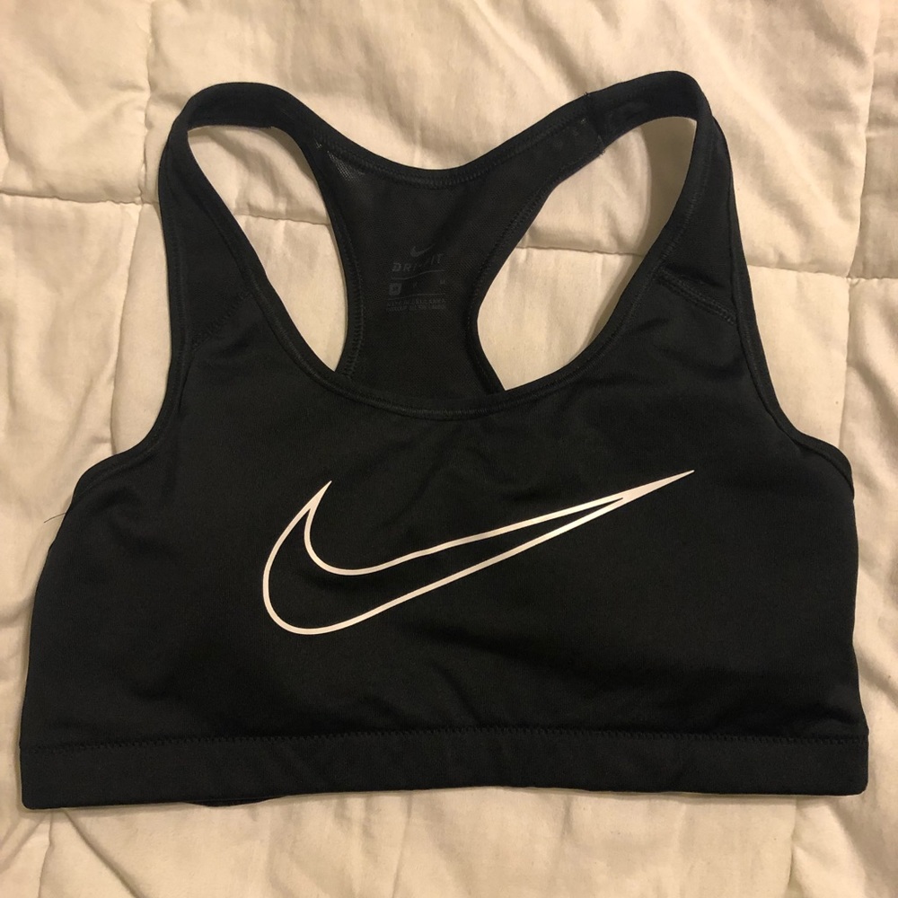Brand new nike size medium sports bra